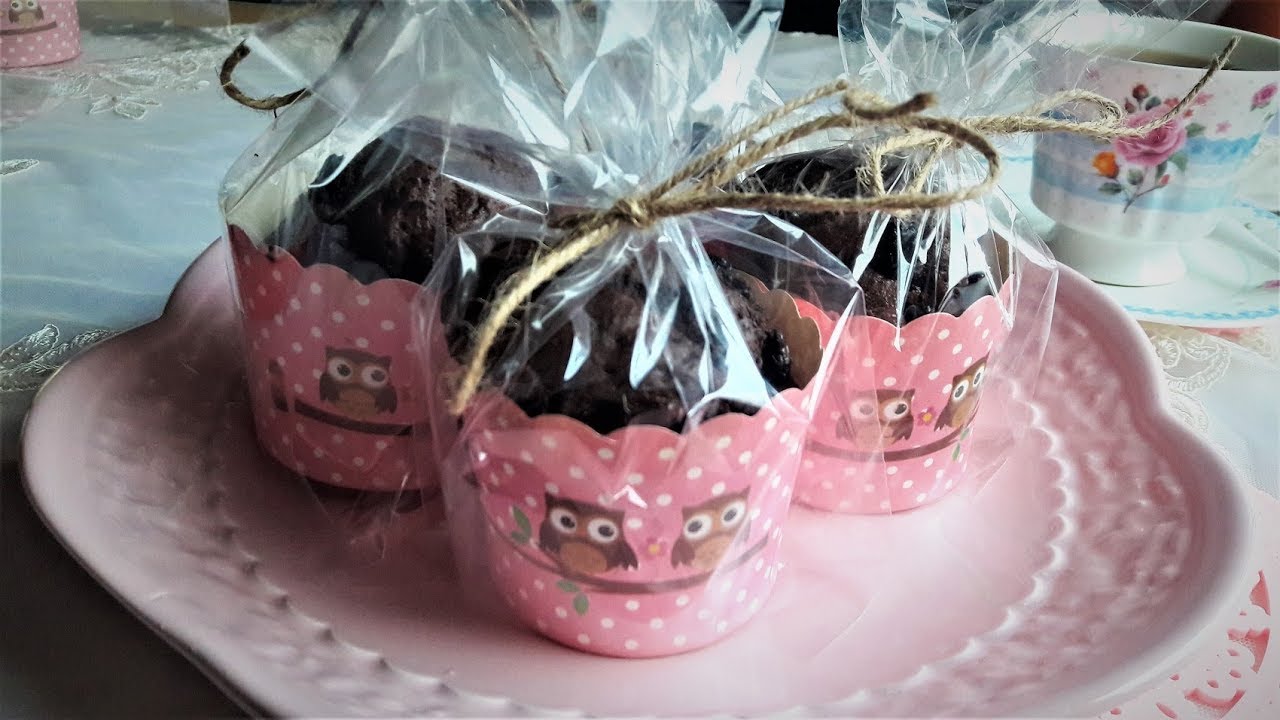 Kofe bilan toldirilgan shokoladli kekler