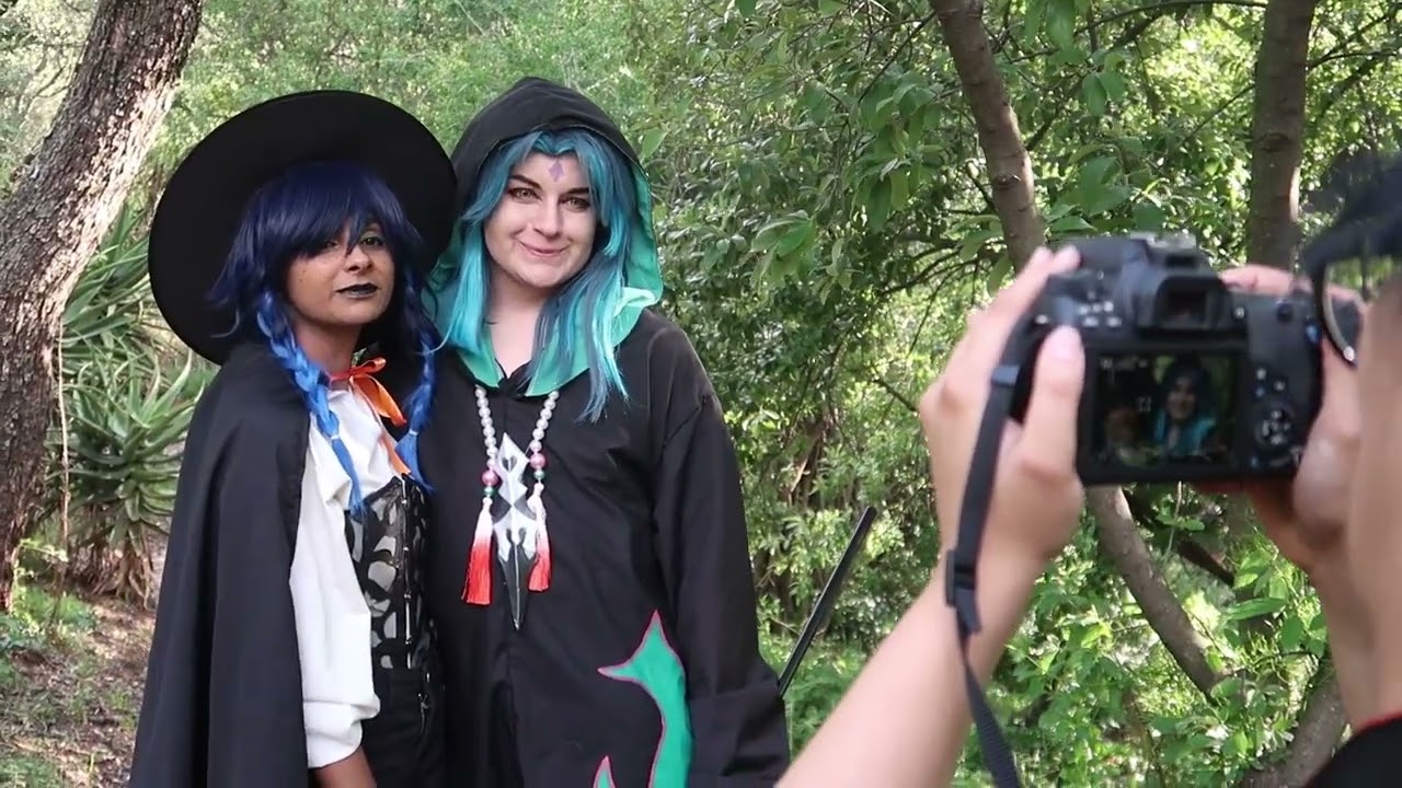 Halloween Genshin Photoshoot Behind-the-Scenes