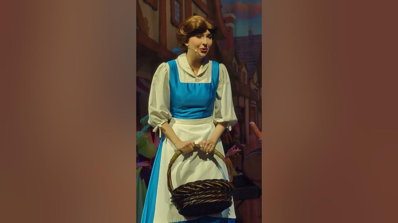Belle singing at Beauty and Beast - Disney Hollywood Studios