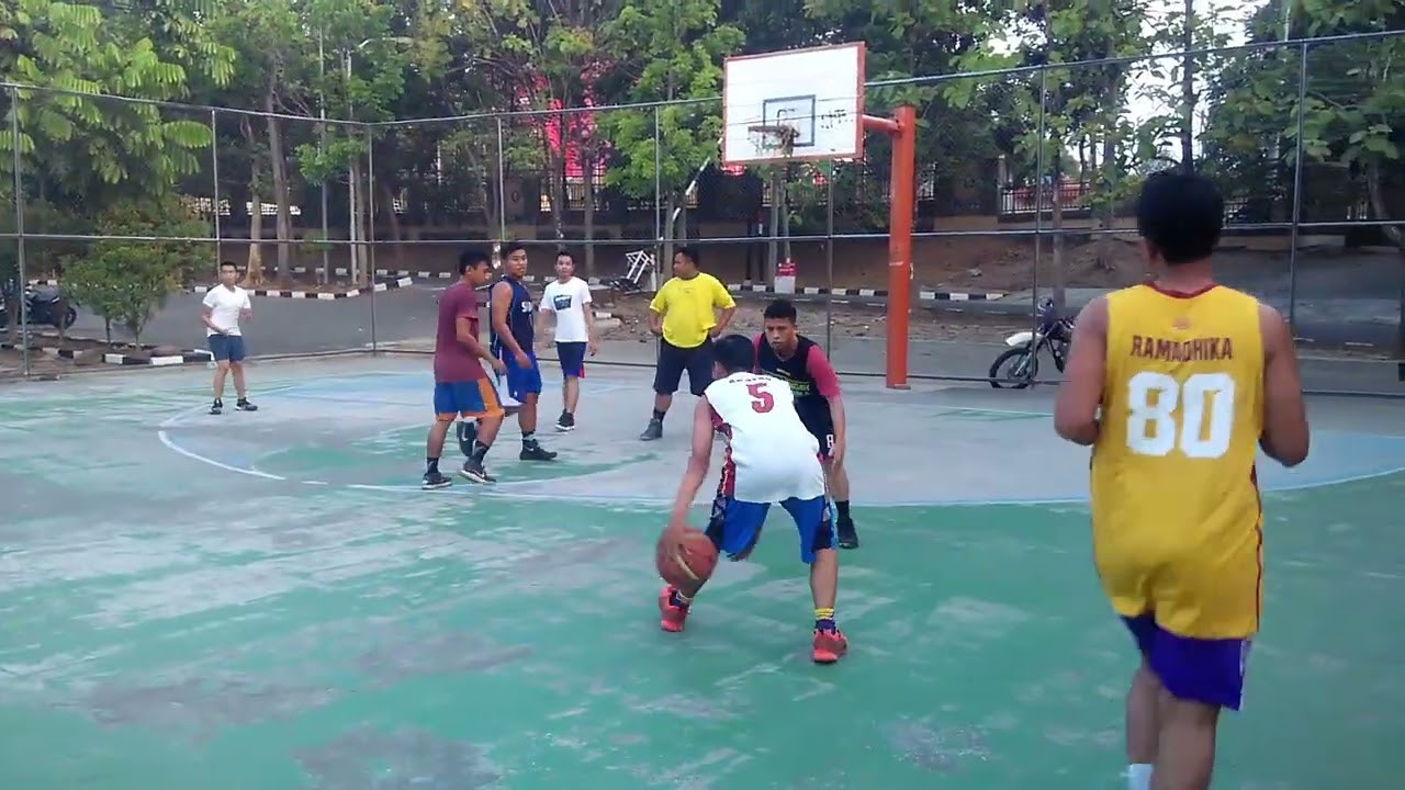 Street Tembalang Basketball Team Brian Vs Fandhi   Satu Guru Satu Ilmu Episode 6 | TBT