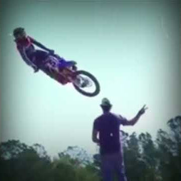 Mentahan Vidio motor trail