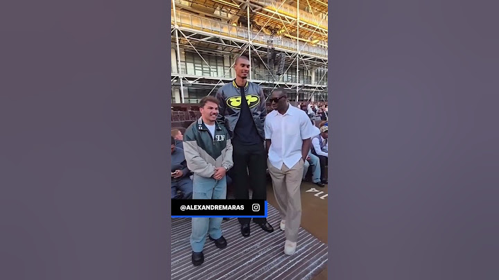 ⭐️ Antoine Dupont, Omar Sy et Victor Wembanyama prennent la pose au défilé Louis Vuitton#shorts #nba