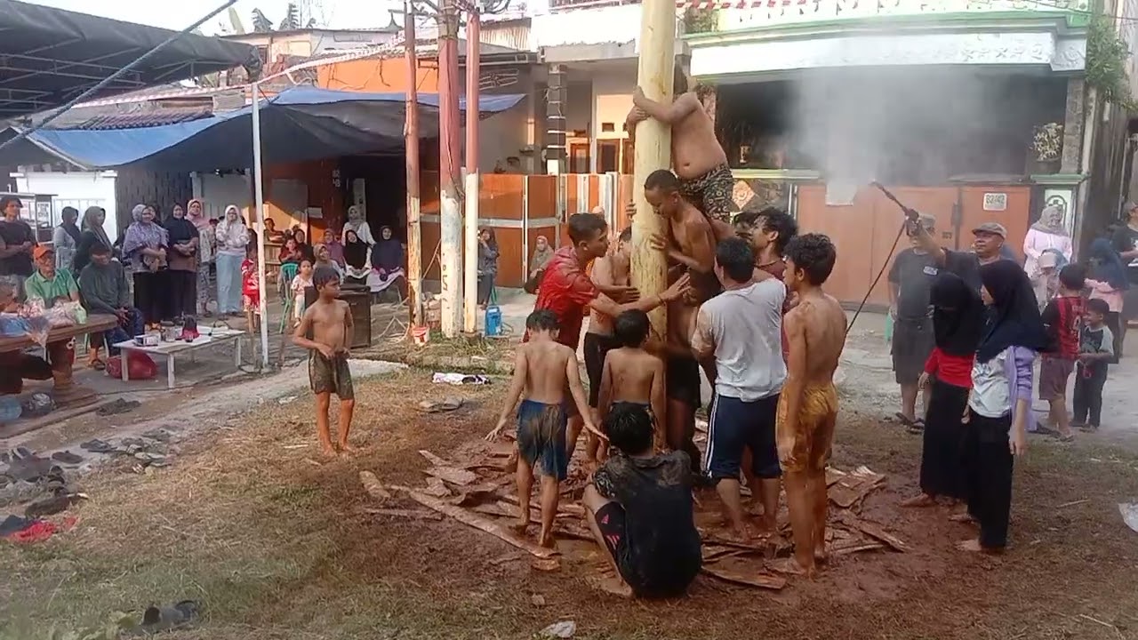 Lomba panjat pinang pisang perayaan kemerdekaan ri ke 79 | Rt 05 Villa Mutiara Bogor 2