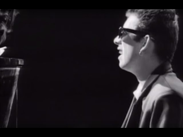 The Pogues -  Fairytale Of New York (Official Video) class=