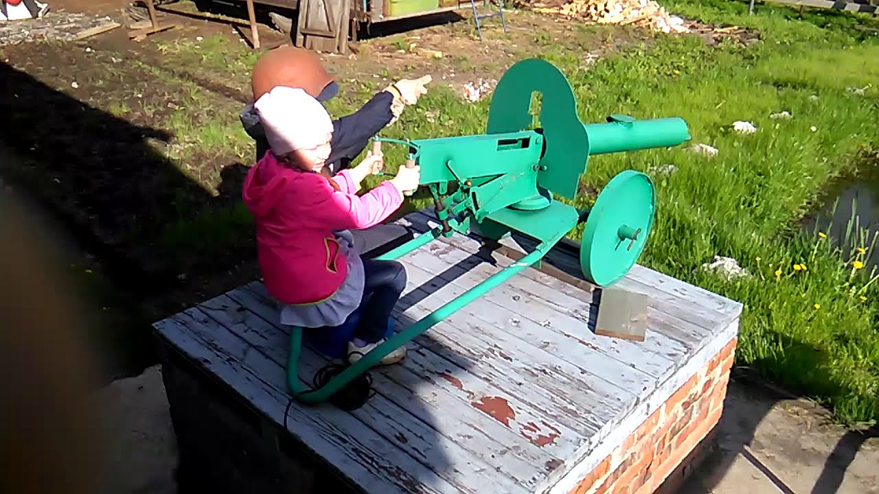 МАКСИМ Сделал детям пулемет максим Игрушка Пулемет Игрушка своими ...