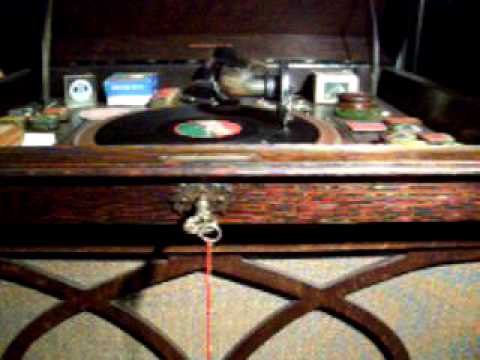 Ver "Please" RUDY VALLEE & HIS CONNECTICUT YANKEES no YouTube