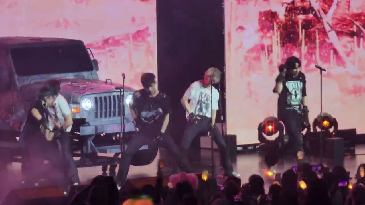 @TXT_bighit: 'LO$ER=LO♡ER' at Chicago (7/7)