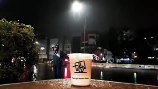 kehujanan di pinggir jalan , buat story whatsap 🙂