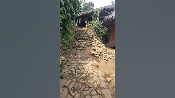 Jalan yang menuju Jembatan Gajeboh baduy luar