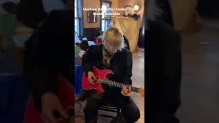 Machine Gun Kelly & Hudson Laird spontaneous jam session on set 🎸🤘