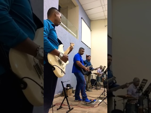 GABRIELA ROCHA - O MOVER DO ESPÍRITO (QUERO QUE VALORIZE) (Tocando na Igreja) class=