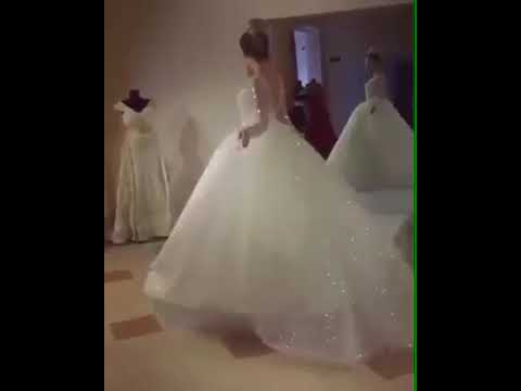 هي العروسه واليله ليلتها سبوها تدلع على رحتها زي القمر