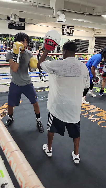 Jeff Mayweather working with young amateur