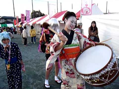 昭和座華組デビュー公演in町制施行50周年記念長泉町産業祭31 - YouTube