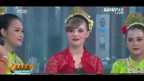 Jaipong dance Daun pulus Marina (Ukraine) and SMK Pasundan 1 Bandung