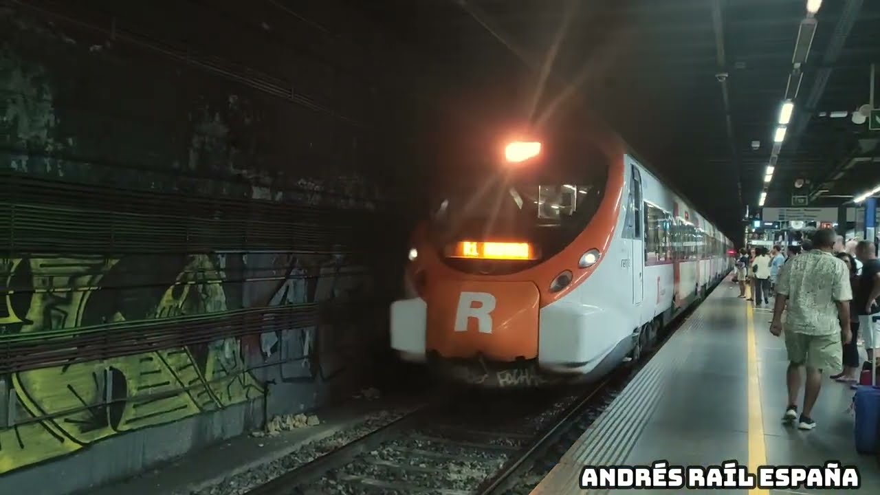 Estación de Barcelona El Clot | Rodalies de Catalunya Renfe | R1 RG1 R2 R11 | 447 Civia | HD