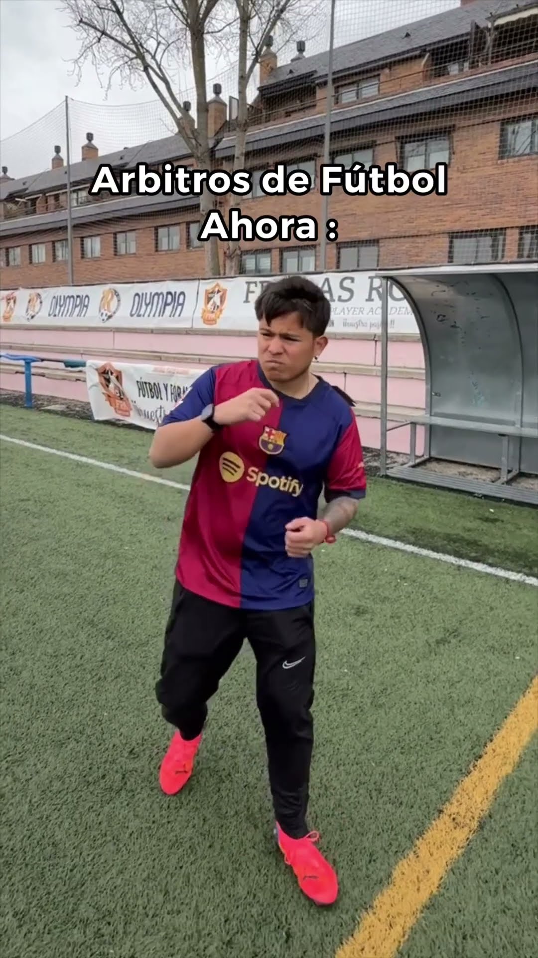 POV: Arbitros De Futbol Antes vs Ahora ?? Paul Ferrer #short