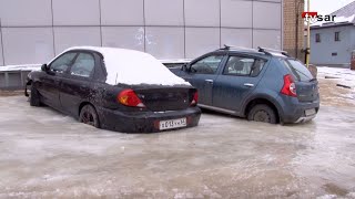 Коммунальная авария в центре Саратова: вмерзшие машины и залитые дороги