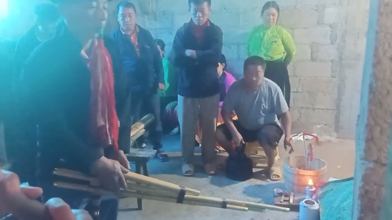 Qeej hmoob thài phìn tủng 