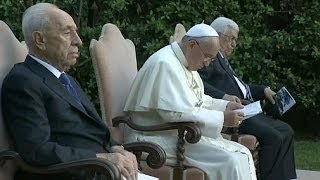 Vatican: Pope, Abbas and Peres pray for Middle East peace