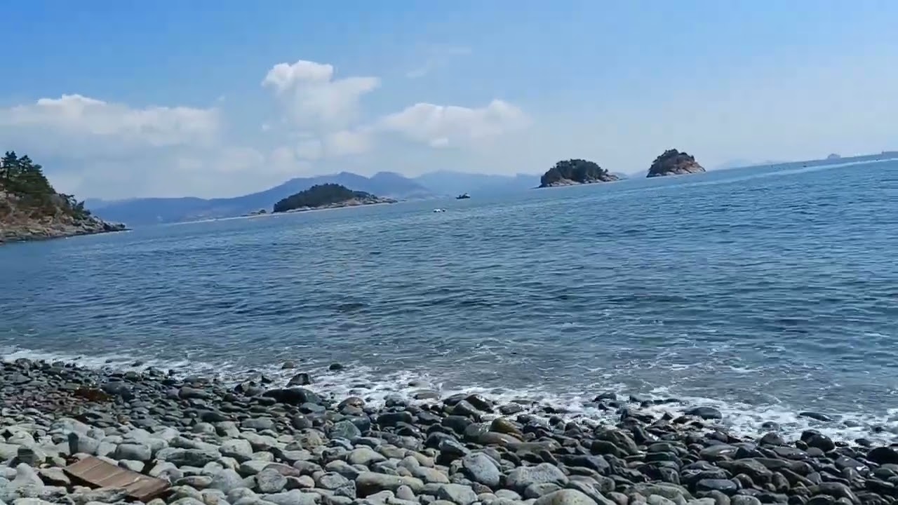 여수 몽돌 해수욕장 파도