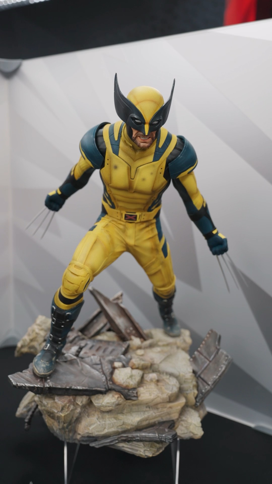 HUGE Deadpool & Wolverine Statues 🔥 | Sideshow Con 2024 - YouTube