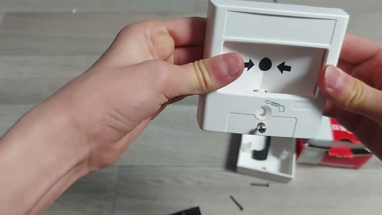 Déclencheur manuel legrand blanc.