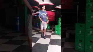 Tirando Sus Pasos El Cutin