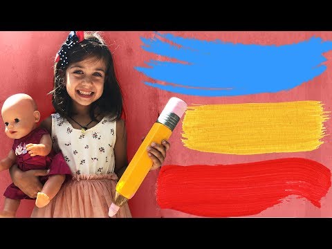 ემილია აგარაკზე თოჯინას ელენეს აკატავებს ჰოვერბორდზე