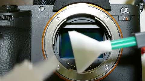Sony Alpha a7R II sensor cleaning with Green MXD 100 Vswabs, Smear Away, Sensor