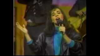 Macaria Canta Cariño Nuevo De Ferrusquilla Con El Mariachi 2000 De Cutberto Pérez.