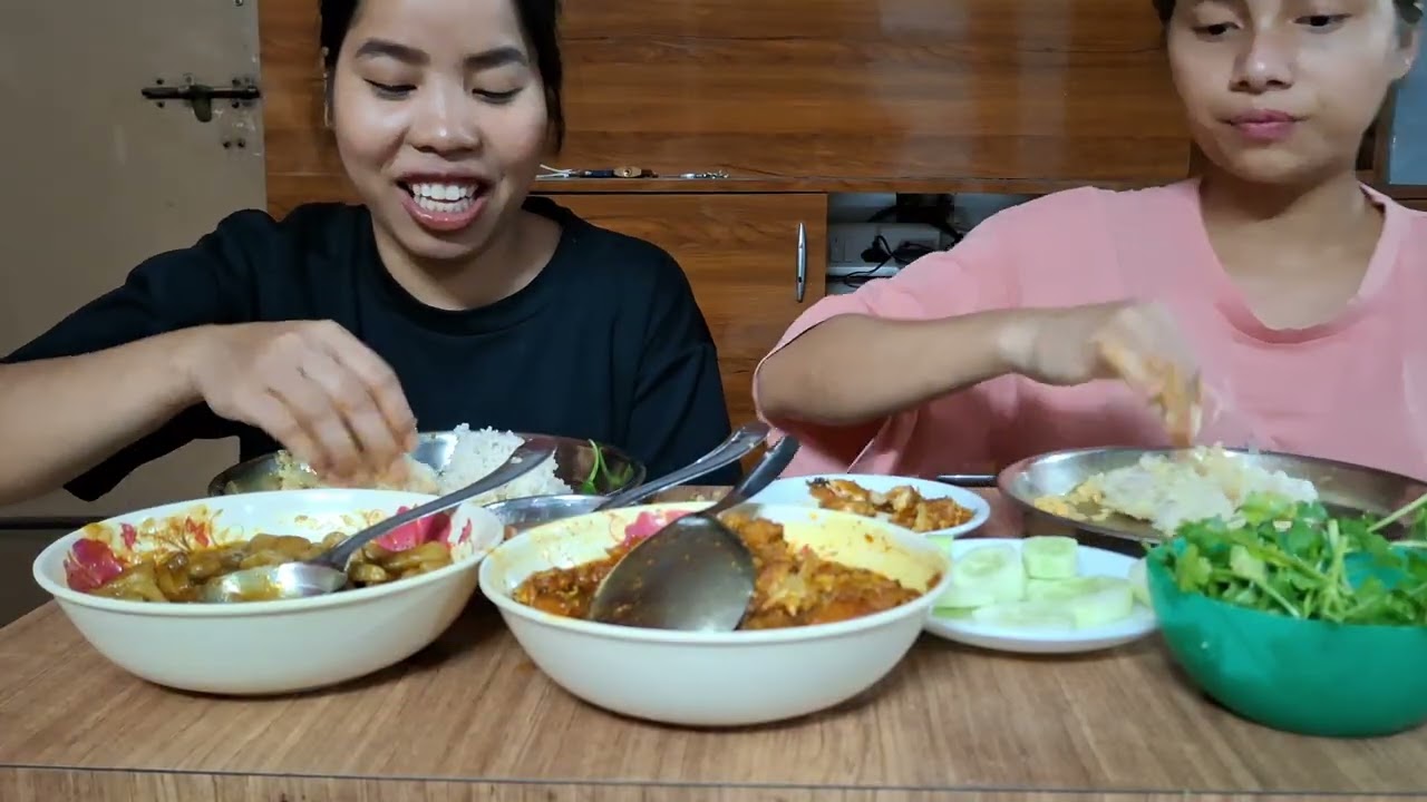 Mukbang with fish curry 🐟🍛🤤#food #fishcurry #subscribe