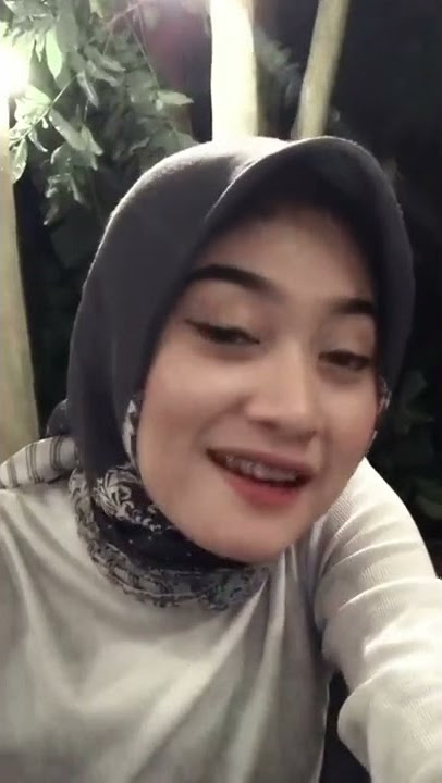 Ngombe kopi rokok e surya