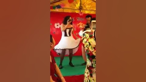 Bà Cô Vừa Nhảy Vừa Hát Rất Máu Lửa Ở Đám Cưới