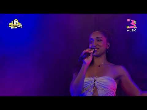Akuvi Performs a Live Medley of her songs, NO WORDS & DIAMONDS