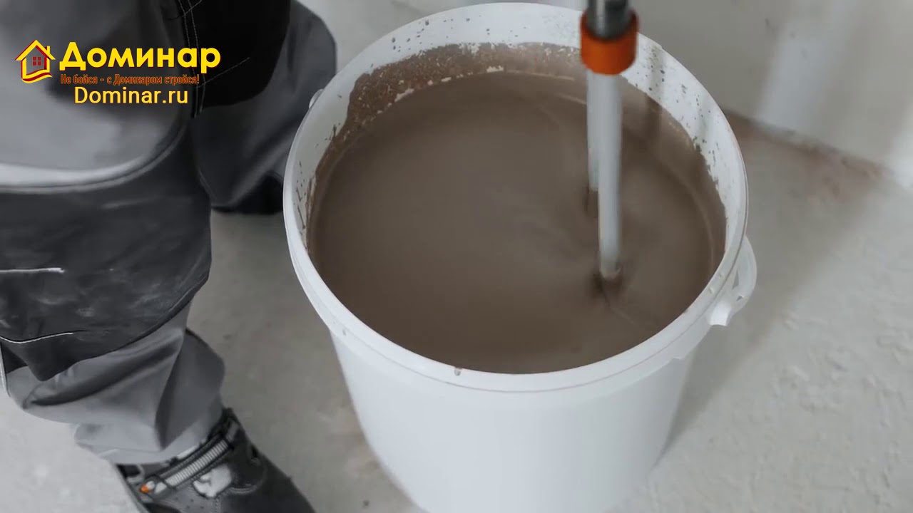 Выравнивание пола самовыравнивающейся смесью самостоятельно. - YouTube