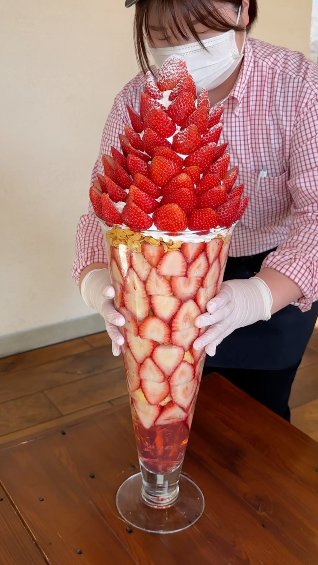 日本一大きい超巨大いちごパフェ🍓😳#たもグルメ #japanesefood