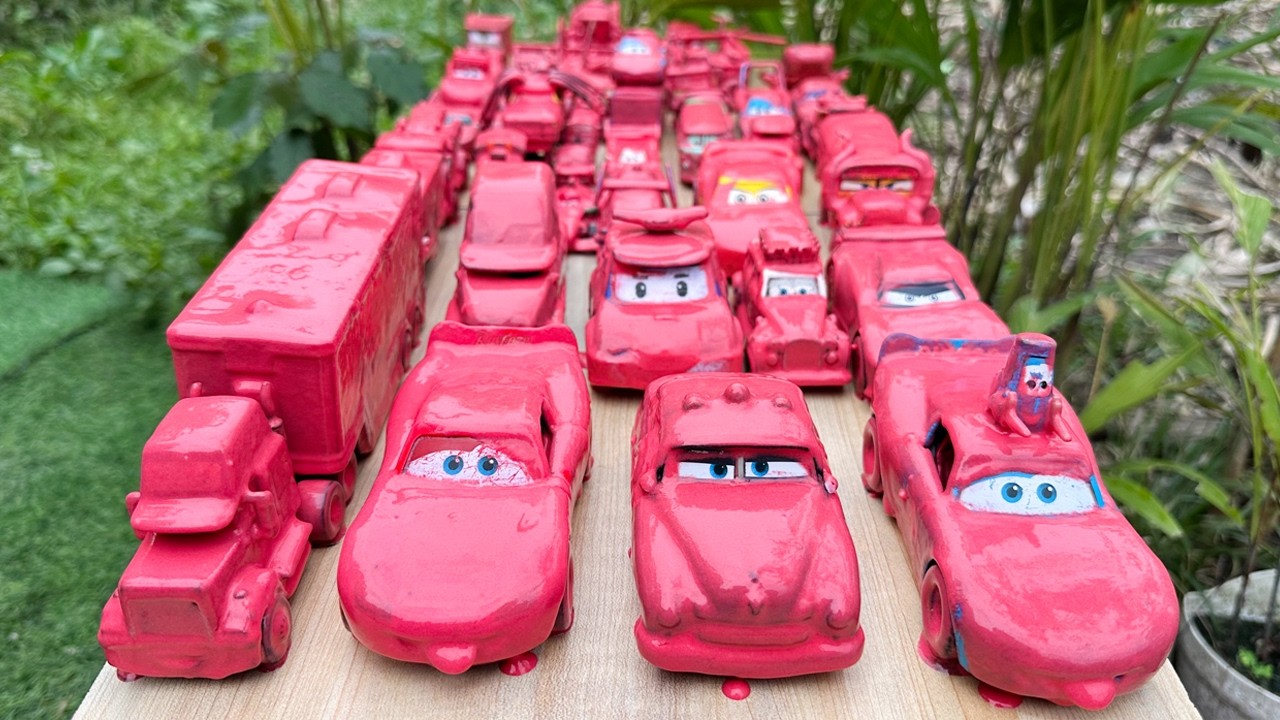 Clean up muddy minicars & disney pixar car convoys! Play in the garden