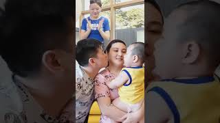 Baby Playing with Dad and Mom! 🥰😬😬😍😍😂😆😆赤ちゃんがパパとママと一緒に遊んでいる！🥰