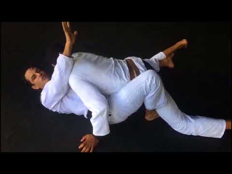 Marcus Meira ensina raspagem da guarda fechada com armlock na Action Jiu-Jitsu