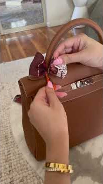 Oh such a cute way to use a twilly with an Evelyne!! #hermes #hermese, Hermes Scarf
