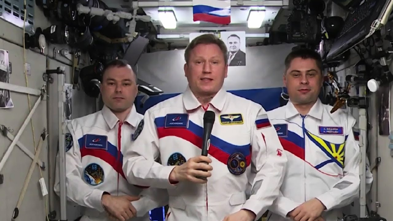 Космонавты поздравили россиян с Днем государственного флага с МКС