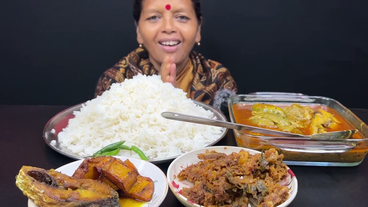BIGBITES, EATING RICE WITH ILISH FRY, BEGUN ILISH, ILISH MACHER MATHAR BADHAKOPI ।।