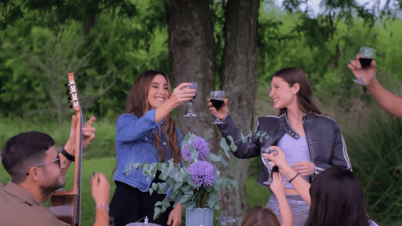 Yami Safdie, Soledad - TU AMIGA (Video Oficial)