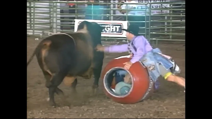 Daryl Mills vs Urban Cowboy - 94 PBR Paso Robles (...