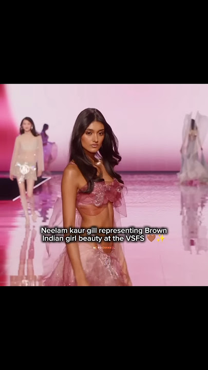 Indian model at the Victoria's secret fashion show ♥️🇮🇳