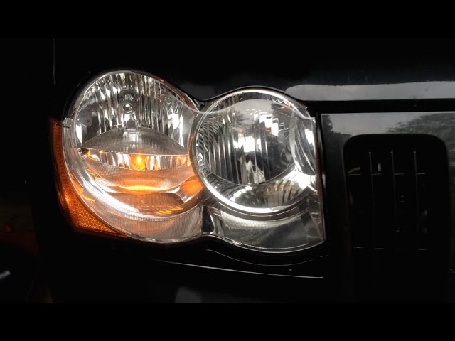 HOW TO: Jeep Grand Cherokee Headlight Bulb Replacement (2005-2010 WK) -  YouTube