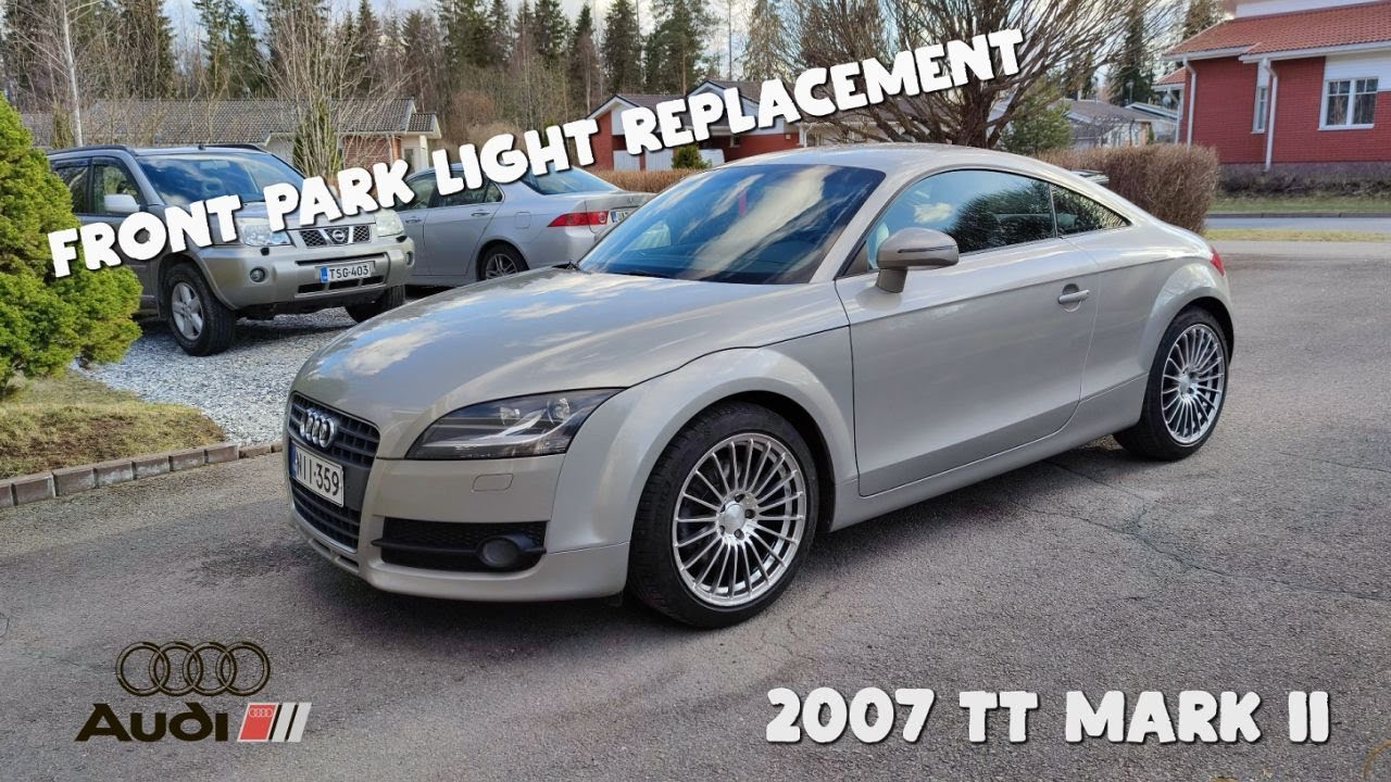 Замена лампы переднего габаритного света - Audi TT mk2 2007 года