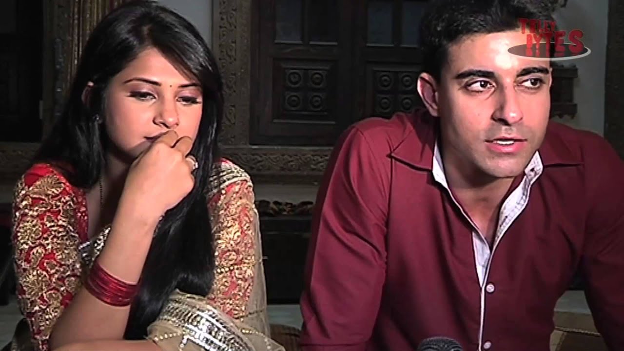 Saraswatichandra- Saras and Kumud leaves for London