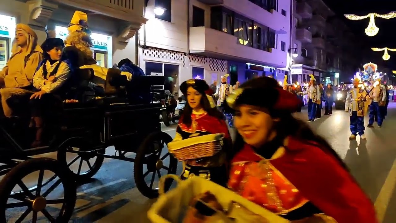 Cabalgata de Reyes en Llanes 2023
